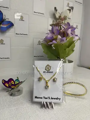 Gold Crystal Pendant Necklace Stud Earrings Jewelry Set