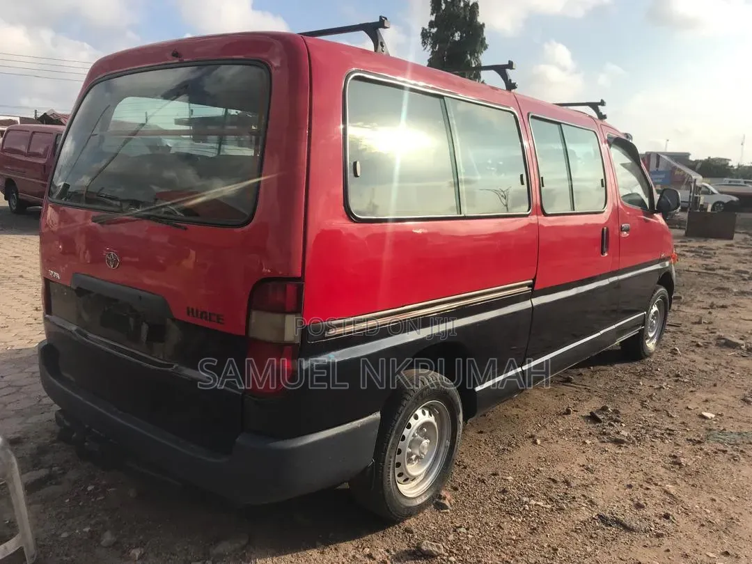 Toyota HiAce 2004 Red
