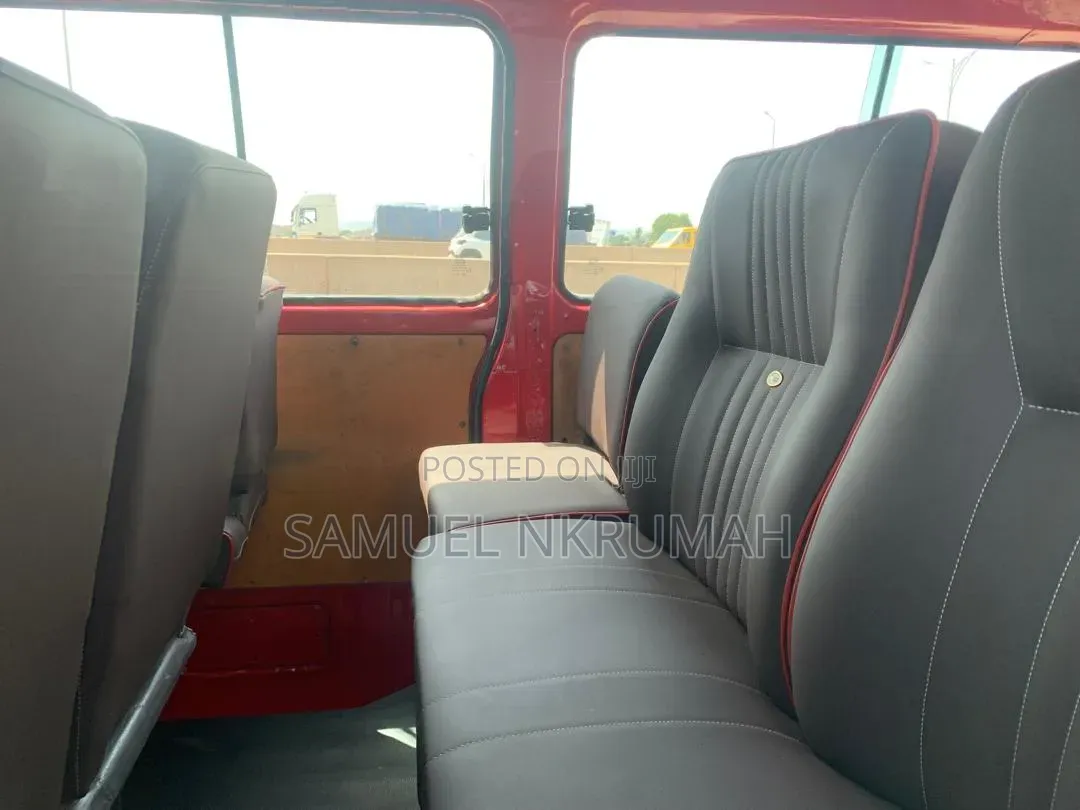 Toyota HiAce 2004 Red
