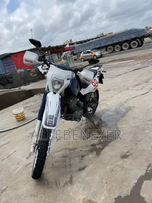 Yamaha 1998 White