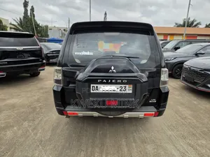 Mitsubishi Pajero 2016 Black