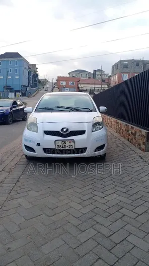 Toyota Vitz 2010 White