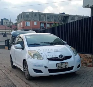 Toyota Vitz 2010 White