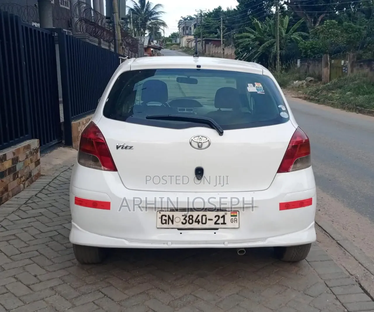 Toyota Vitz 2010 White