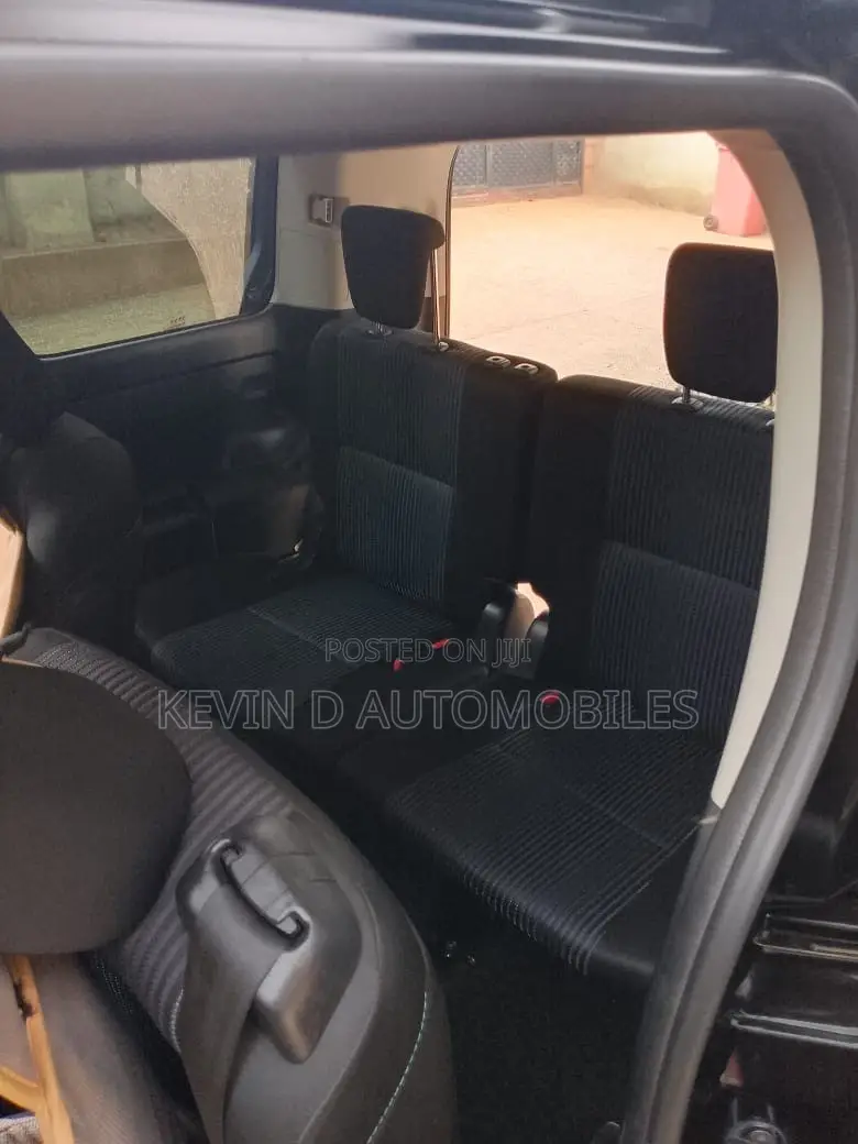 Toyota Voxy X 2WD 7-Seater 2015 Black