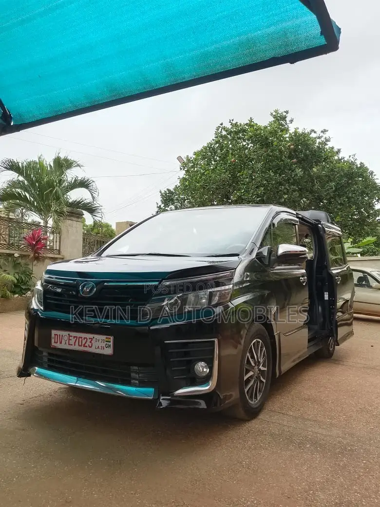 Toyota Voxy X 2WD 7-Seater 2015 Black