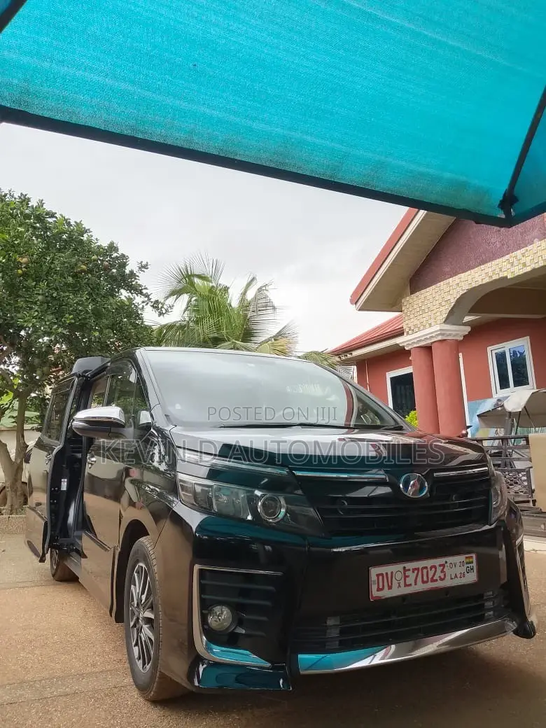 Toyota Voxy X 2WD 7-Seater 2015 Black