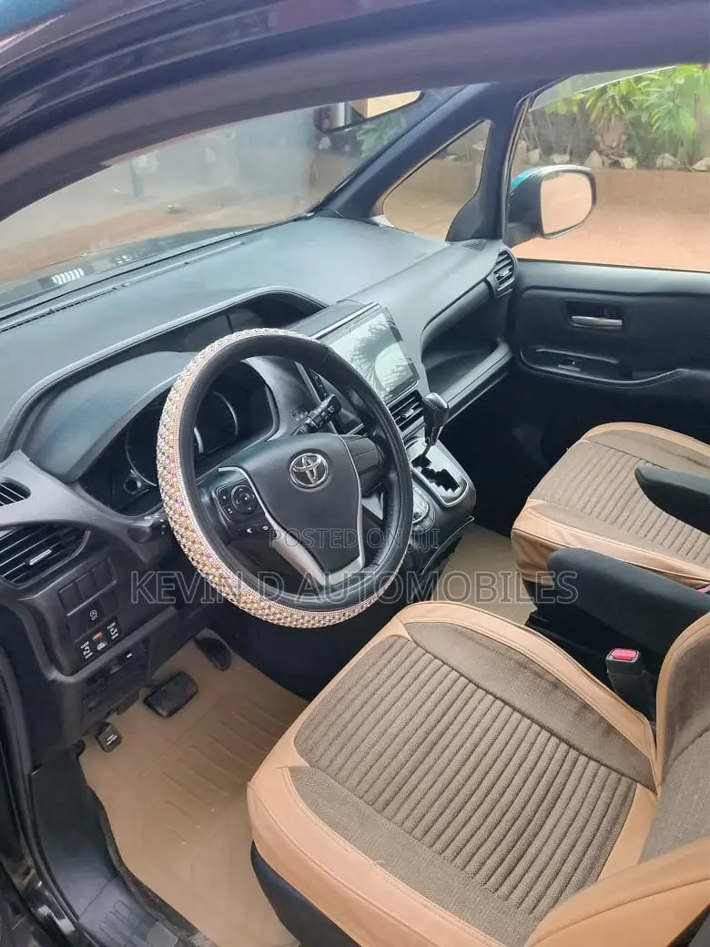 Toyota Voxy X 2WD 7-Seater 2015 Black