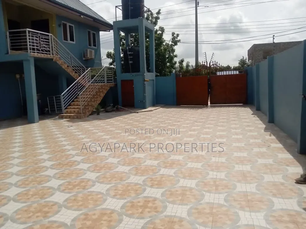 6bdrm House in Sapeiman, Amasaman for rent