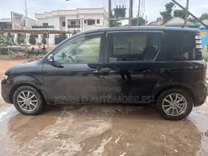 Toyota Sienta 1.5 FWD 2010 Black