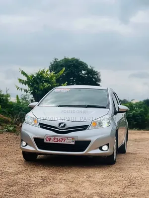 Toyota Vitz 2012 Silver
