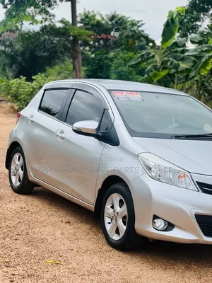 Toyota Vitz 2012 Silver