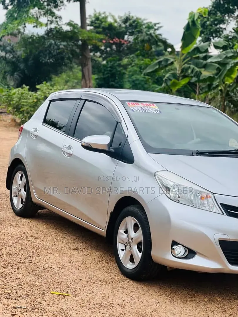Toyota Vitz 2012 Silver