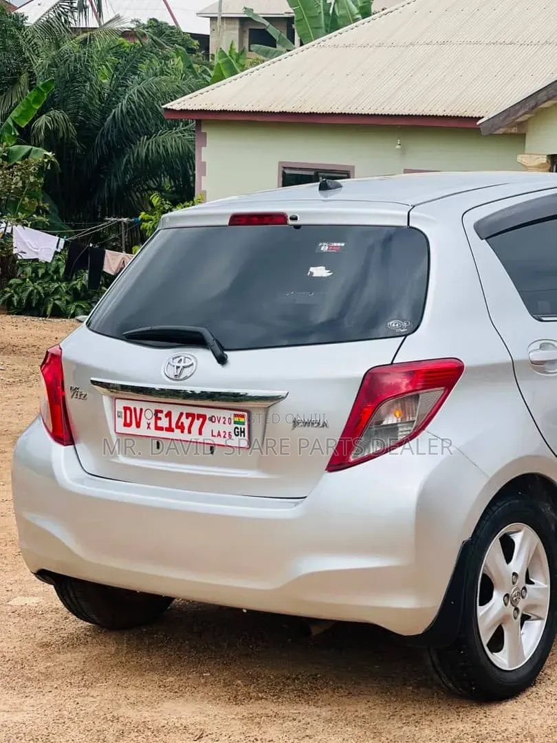 Toyota Vitz 2012 Silver