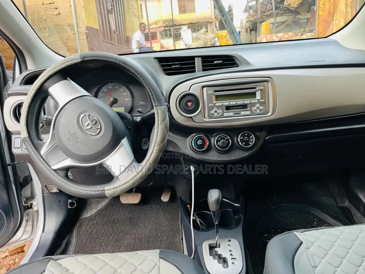 Toyota Vitz 2012 Silver