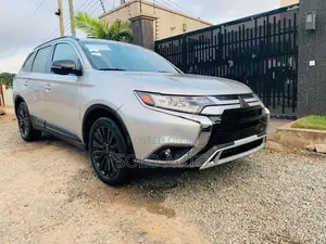 Mitsubishi Outlander LE FWD 2020 Silver
