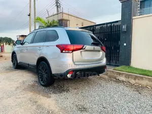 Mitsubishi Outlander LE FWD 2020 Silver