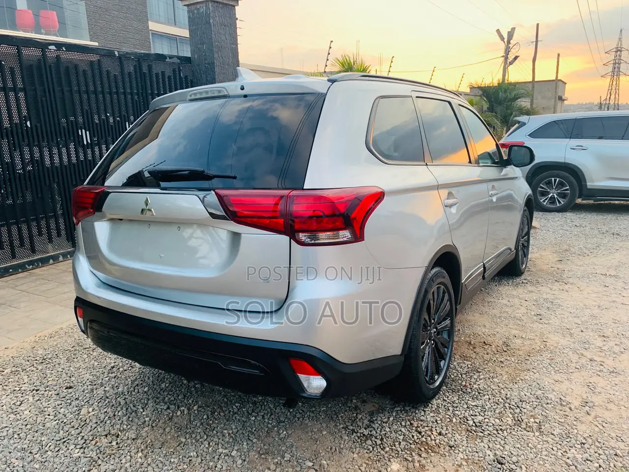 Mitsubishi Outlander LE FWD 2020 Silver
