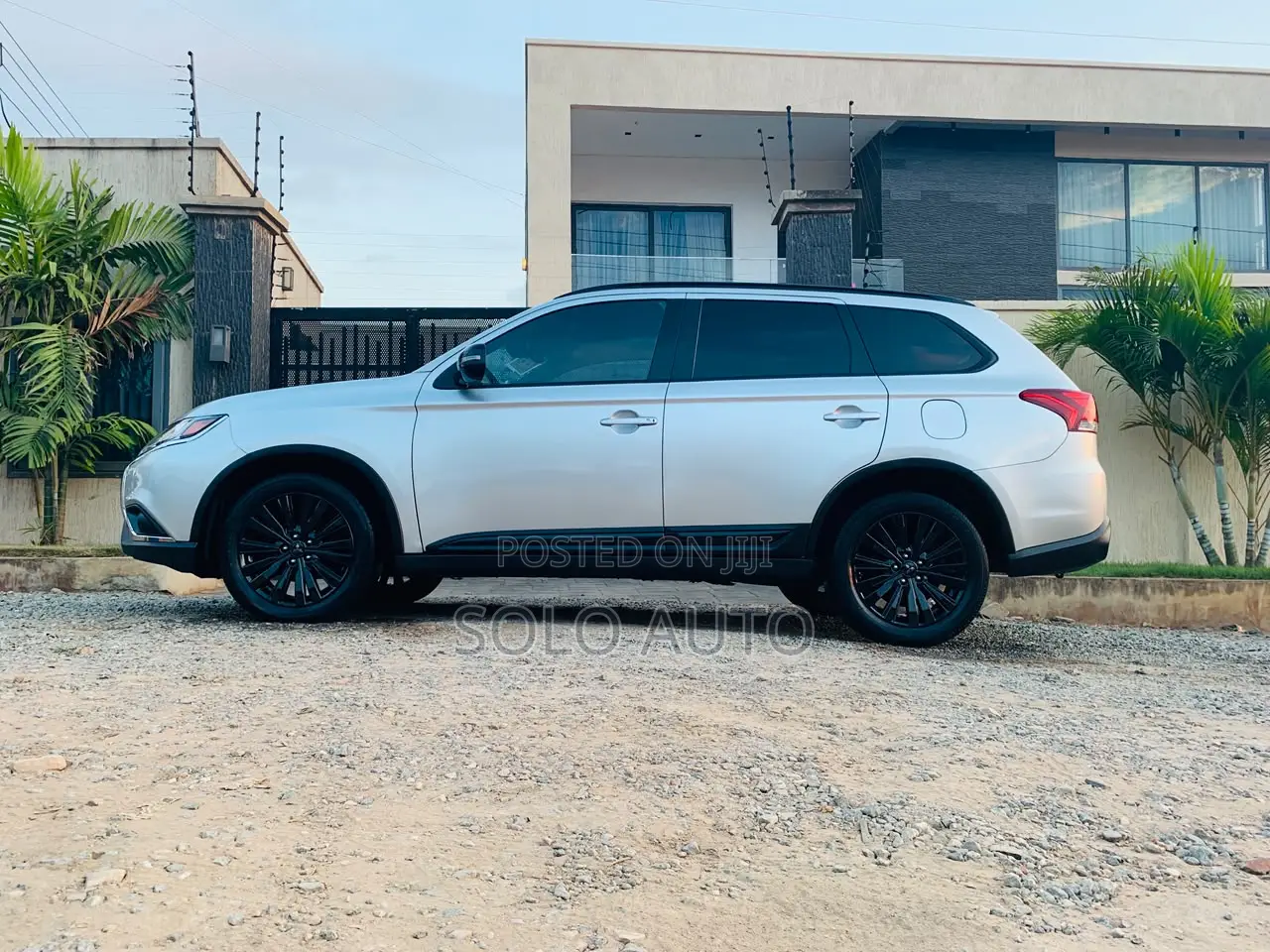 Mitsubishi Outlander LE FWD 2020 Silver