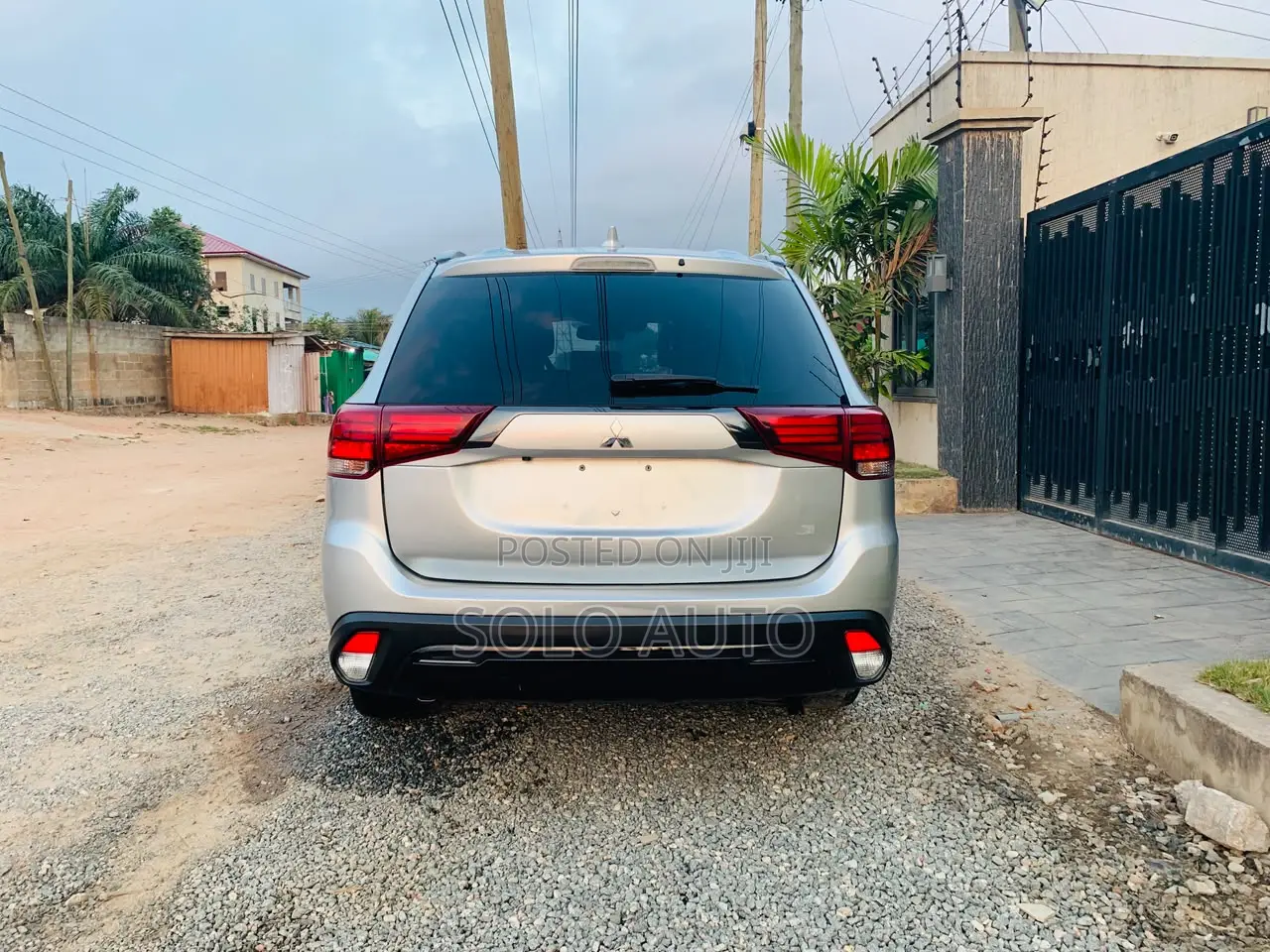 Mitsubishi Outlander LE FWD 2020 Silver