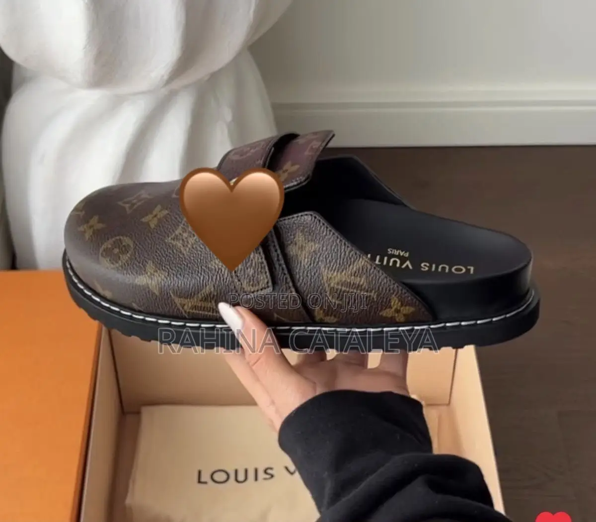 Ladies Luis Vuitton Slides