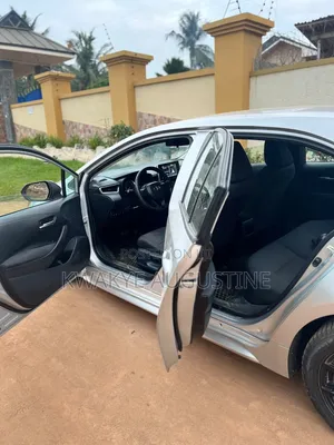 Toyota Corolla LE 2020 Silver