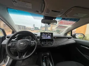 Toyota Corolla LE 2020 Silver