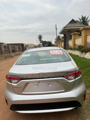 Toyota Corolla LE 2020 Silver
