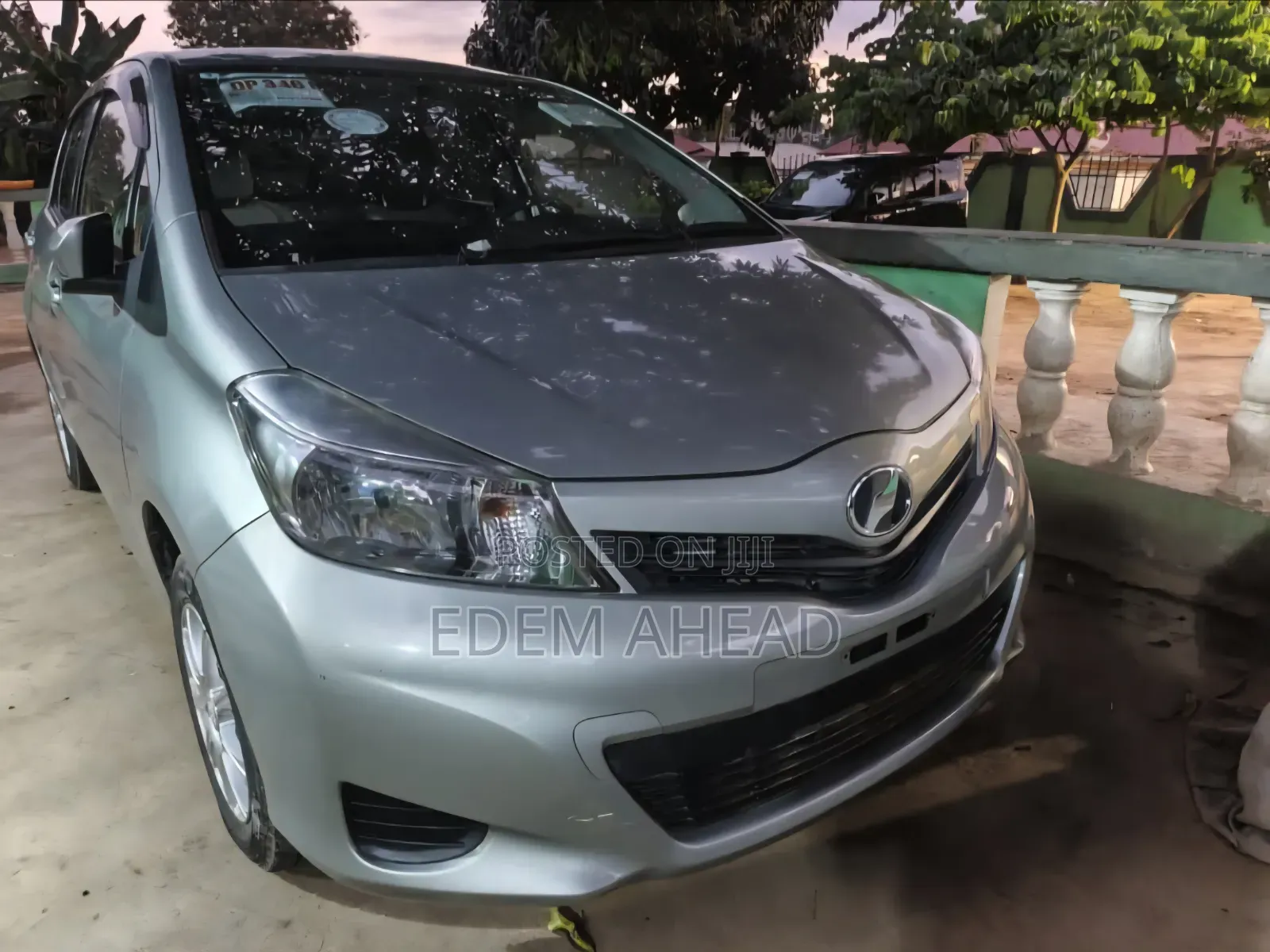 Toyota Vitz 2012 Silver