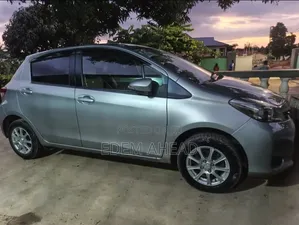 Toyota Vitz 2012 Silver