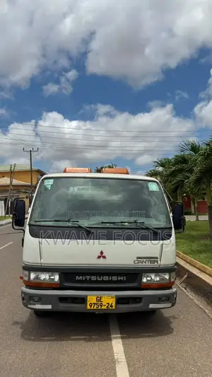 Mitsubishi Canter 2015 White