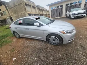 Hyundai Elantra Limited Sedan FWD (2.0L 4cyl 6A) 2017 Silver