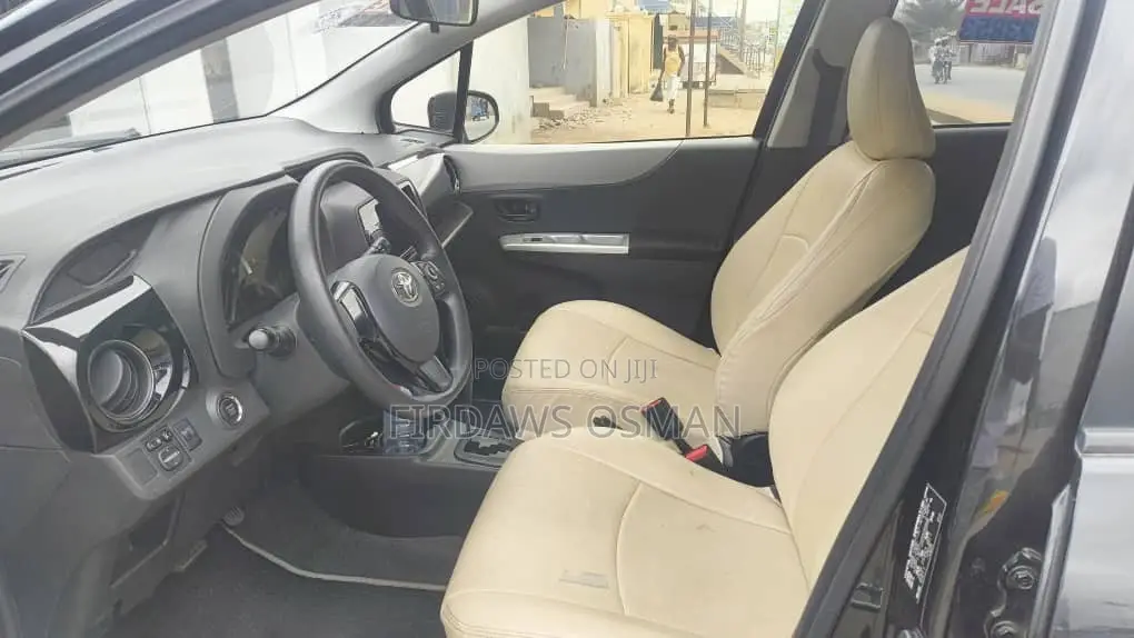Toyota Vitz 2015 Black