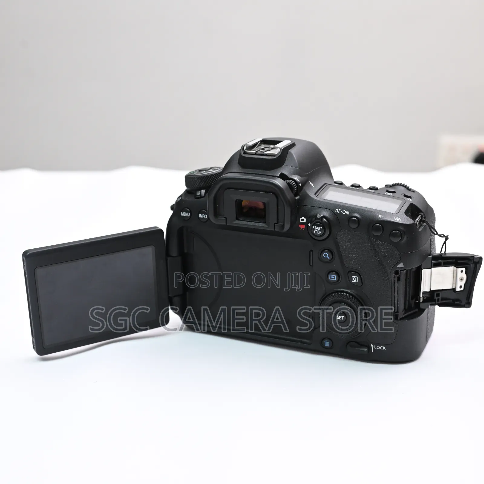 Canon EOS 6D Mark II // 8-Months Warranty