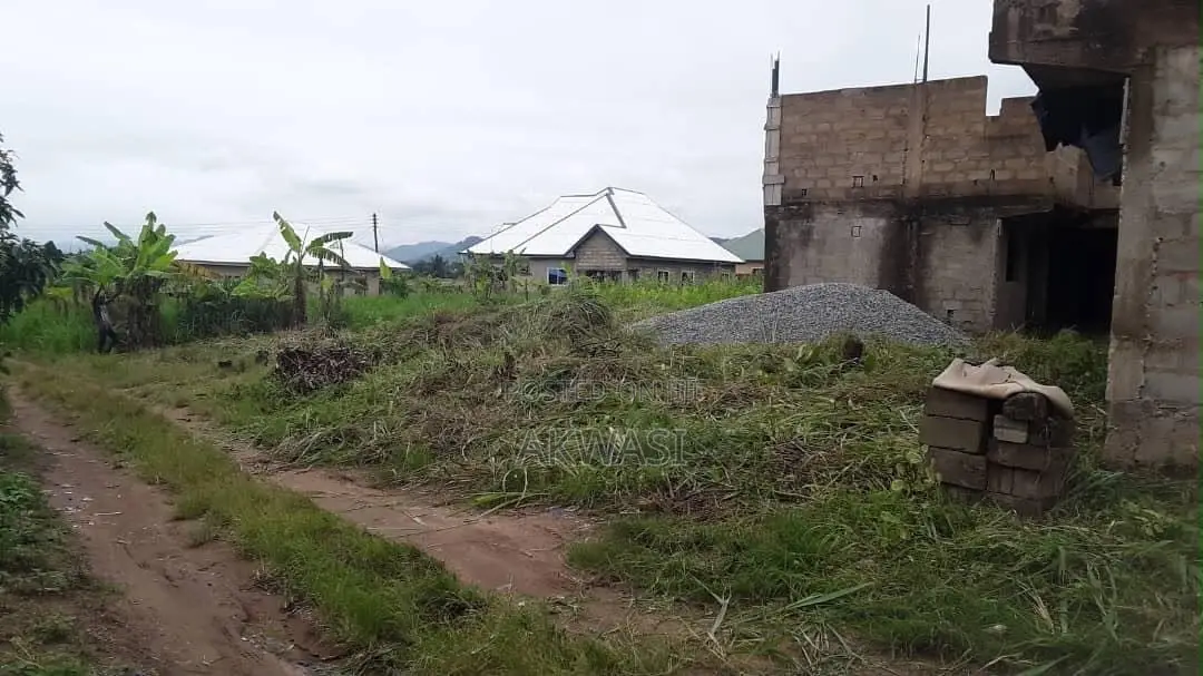 6bdrm Apartment in Okorase - Koforidua, New-Juaben Municipal for sale