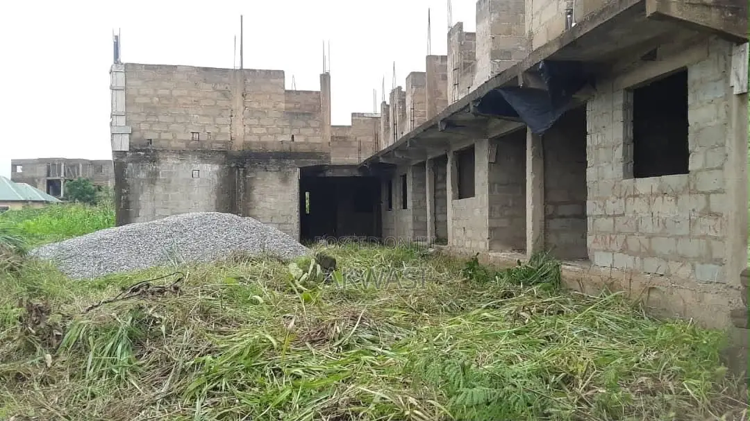 6bdrm Apartment in Okorase - Koforidua, New-Juaben Municipal for sale