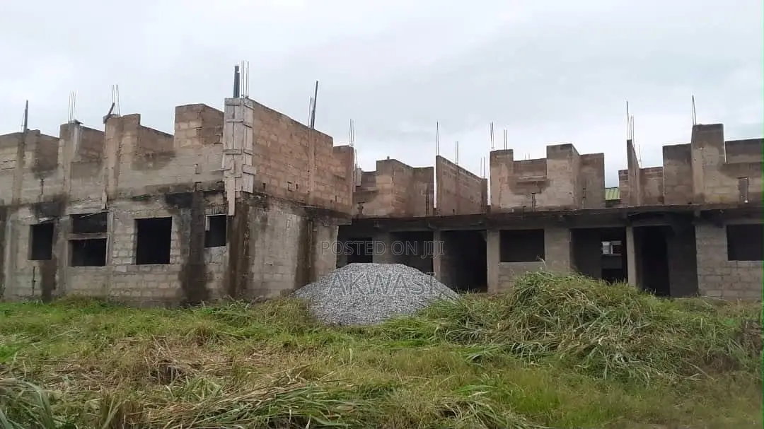 6bdrm Apartment in Okorase - Koforidua, New-Juaben Municipal for sale