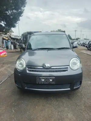 Toyota Sienta 2013 Silver