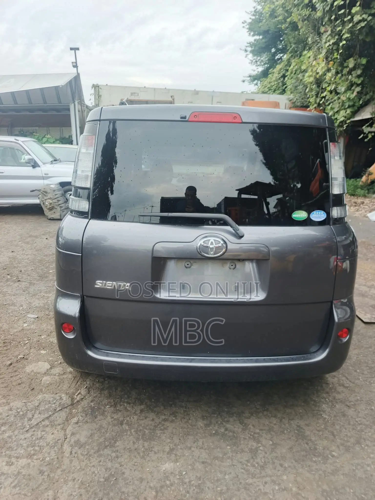 Toyota Sienta 2013 Silver