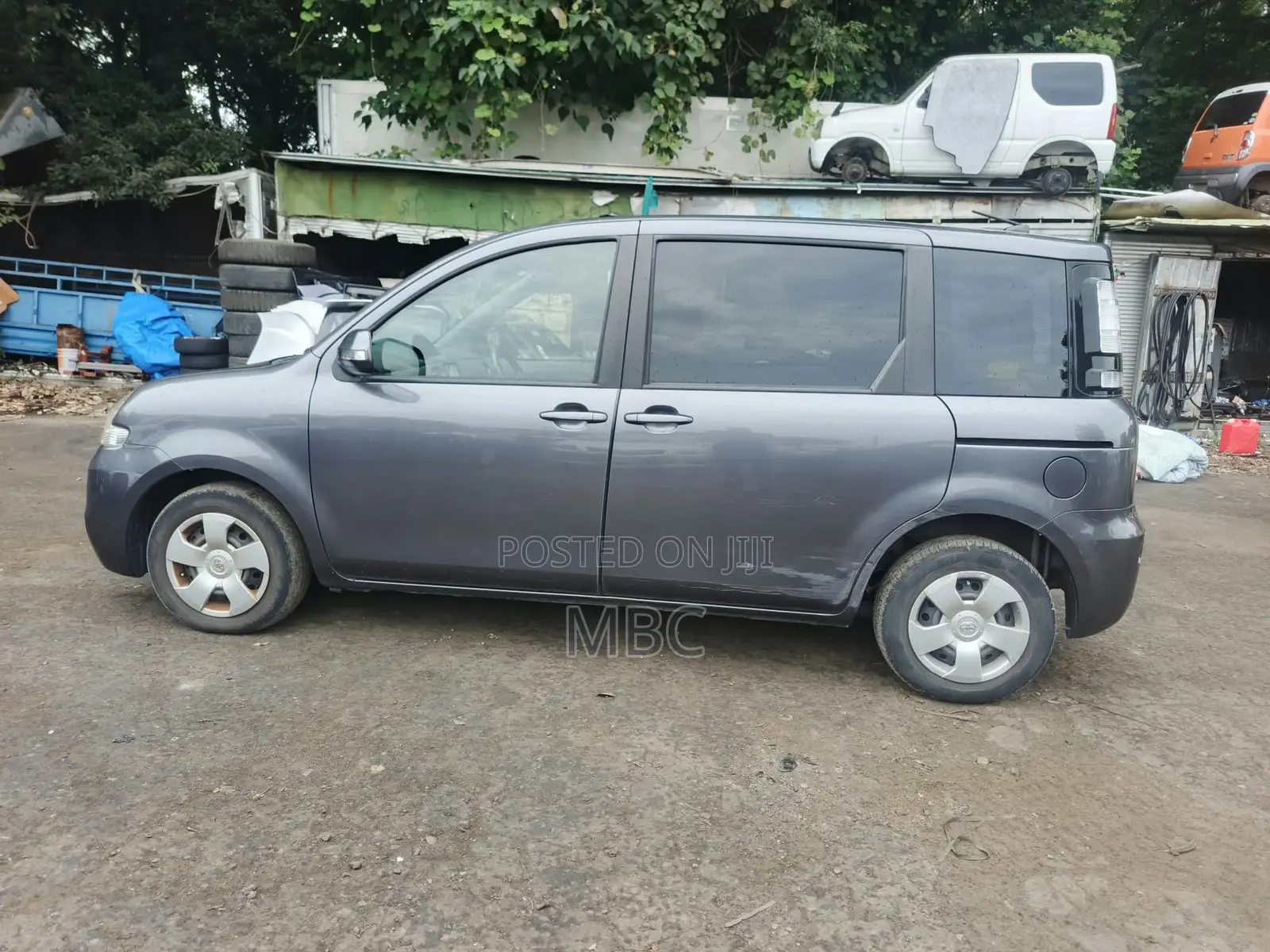 Toyota Sienta 2013 Silver