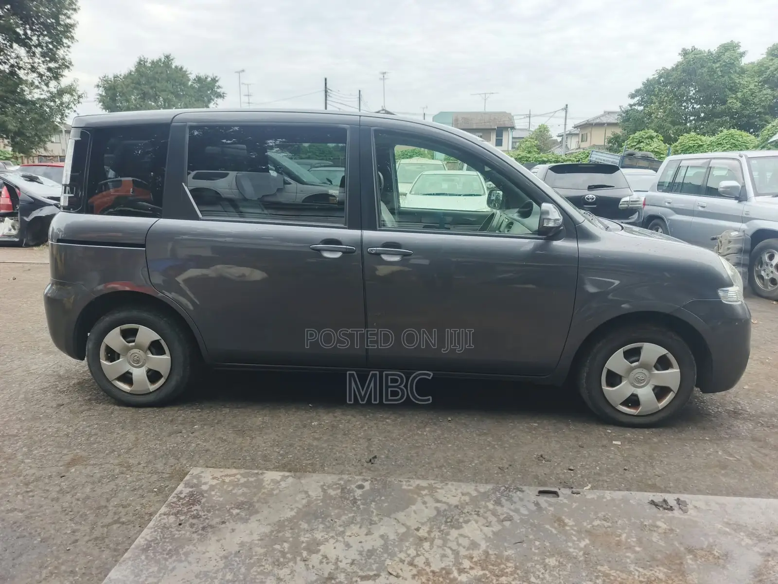 Toyota Sienta 2013 Silver