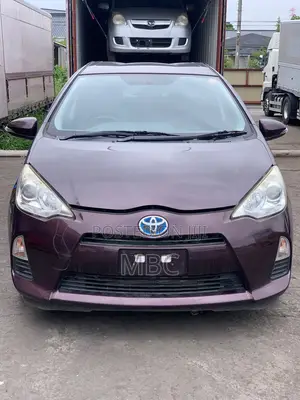 Toyota Aqua 2013 Maroon