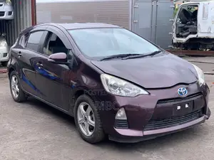 Toyota Aqua 2013 Maroon