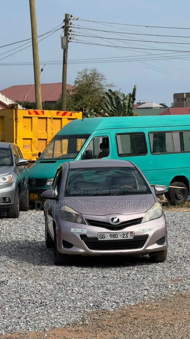 Toyota Vitz 2012 Silver