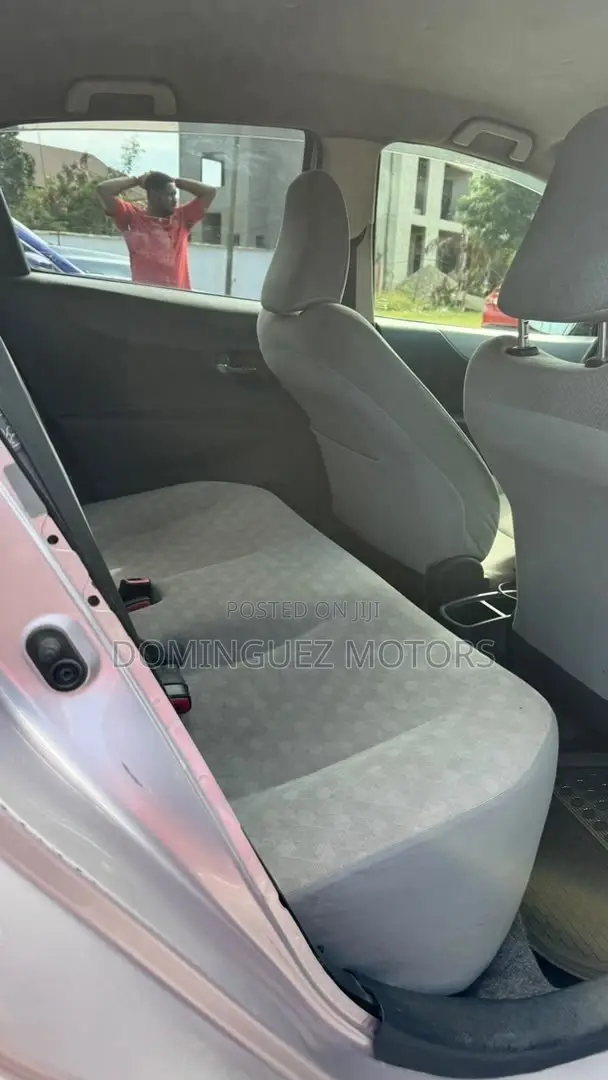 Toyota Vitz 2012 Silver
