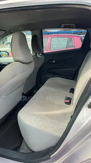 Toyota Vitz 2012 Silver