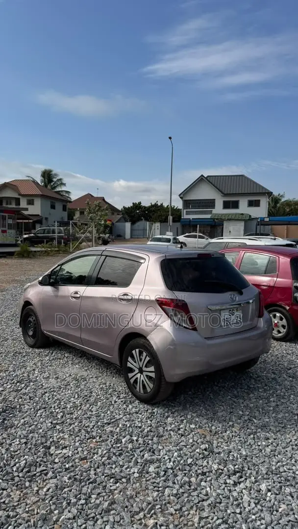 Toyota Vitz 2012 Silver
