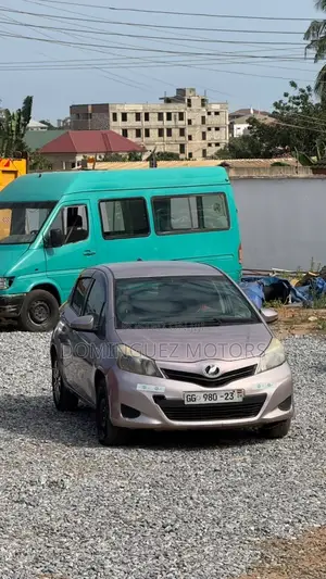 Toyota Vitz 2012 Silver