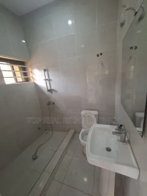 3bdrm Apartment in Pantang Hospital, Barrier for rent