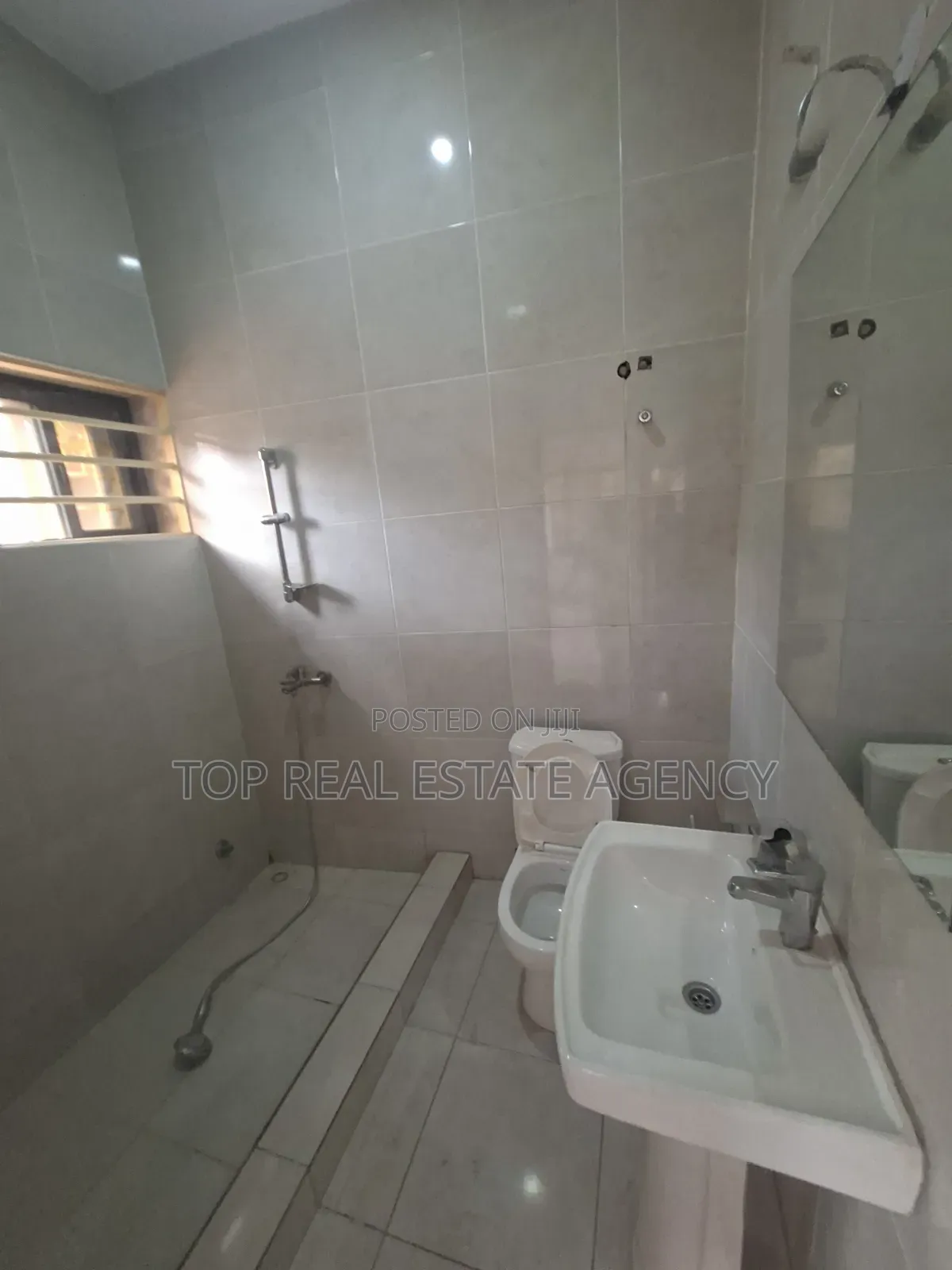 3bdrm Apartment in Pantang Hospital, Barrier for rent